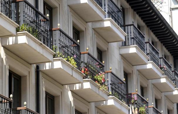 El Euríbor cae al 1,426% y abaratará las hipotecas en más de 300 euros anuales