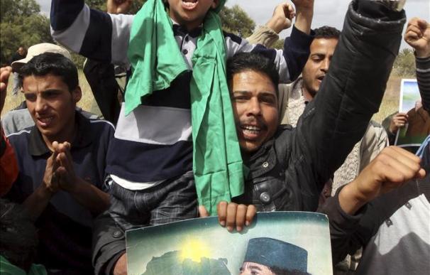 Gadafi pide que "aunque no escuchéis mi voz continuad la resistencia"
