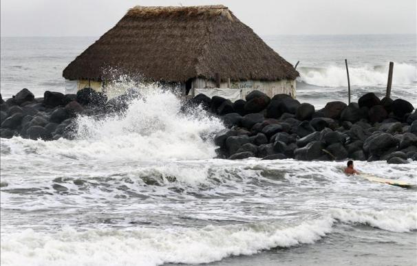 La tormenta "Nate" se intensifica más cerca de las costas de México