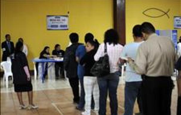 Pérez Molina encabeza los primeros resultados oficiales en las elecciones de Guatemala