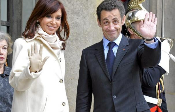 La presidente argentina visita París, donde se reunirá con Sarkozy