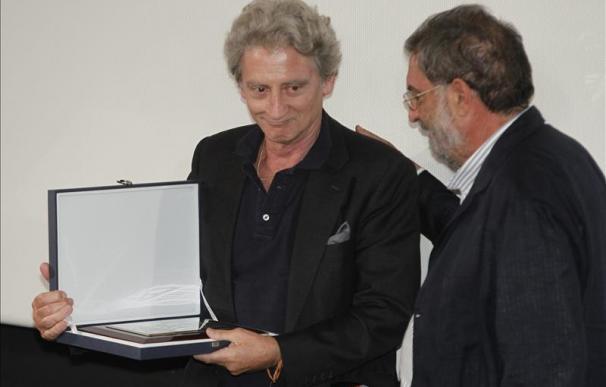 Pocas palabras y mucha emoción de Antonio Gasset por el Premio Alfonso Sánchez
