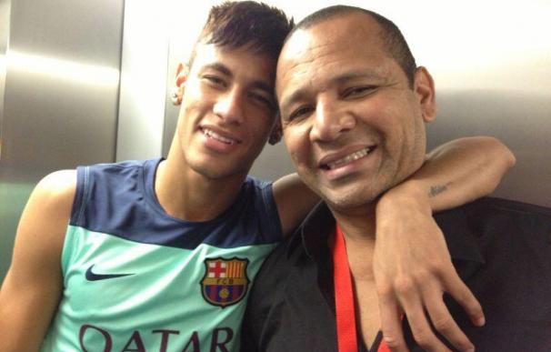Neymar posó por primera vez con el escudo del Barça