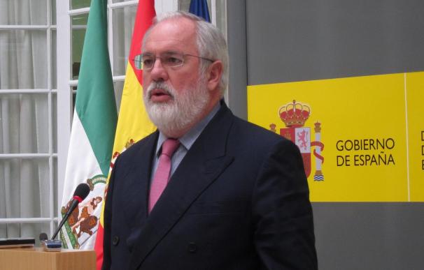 Arias Cañete dice que el Algarrobico tiene "largo recorrido jurídico" y que el derribo corresponderá a la Junta