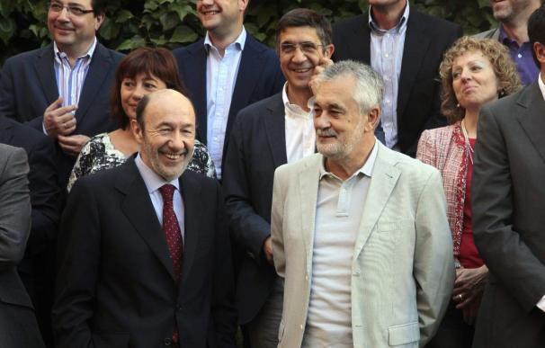 El PSOE traza una hoja de ruta federal para sosegar las tensiones territoriales