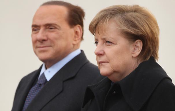 Polemica por unas supuestas declaraciones de Berlusconi sobre Merkel.