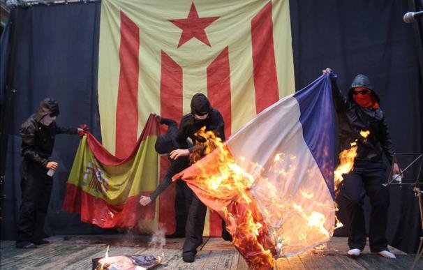 La Fiscalía pide informes sobre la quema de banderas de España en la Diada