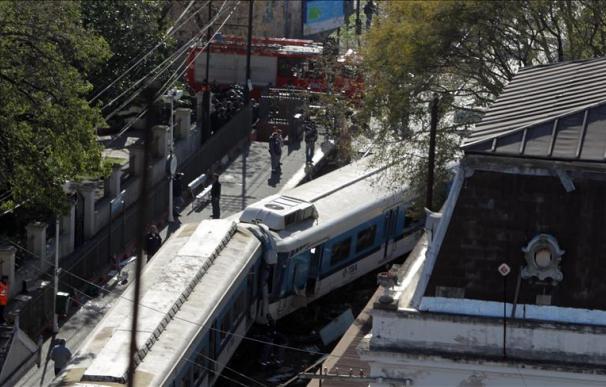 Once muertos deja el accidente de trenes más grave en medio siglo en Argentina
