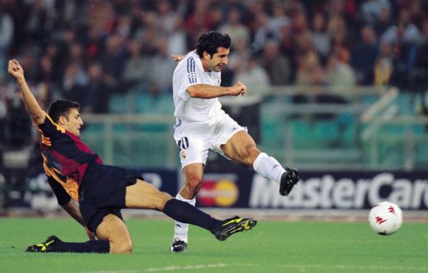 Figo marca el segundo gol el 11S de 2001 en Roma