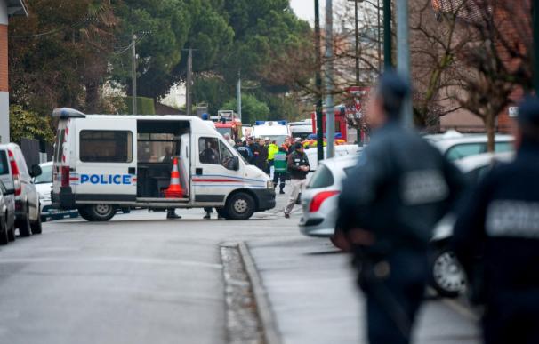 Police Surround Toulouse Shooting Suspect