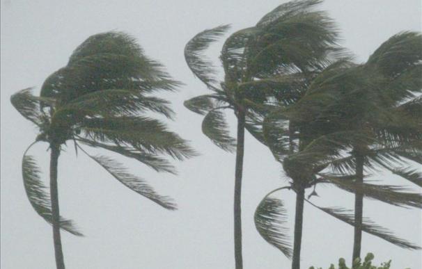 La tormenta tropical "Nate" permanece estacionaria sobre la bahía de Campeche