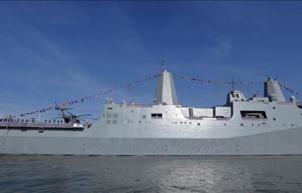 El "USS New York" atraca en el Hudson con familiares de las víctimas del 11S