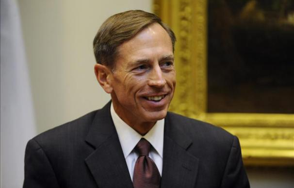 David Petraeus toma el mando al frente de la CIA