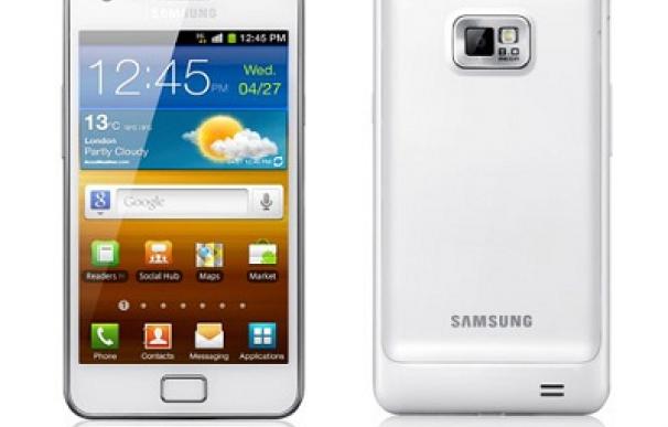 Samsung Galaxy S II en blanco, el enemigo de iPhone