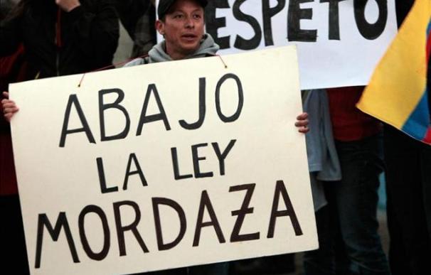 Reporteros Sin Fronteras invita a Correa a elegir entre "revolución o guerra mediática"