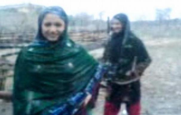 Las dos hermanas pakistaníes en un fotograma del vídeo.