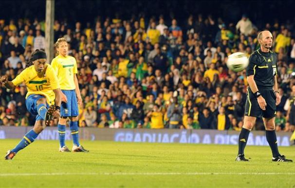 1-0. El Brasil de Ronaldinho y Neymar supera por la mínima a Ghana