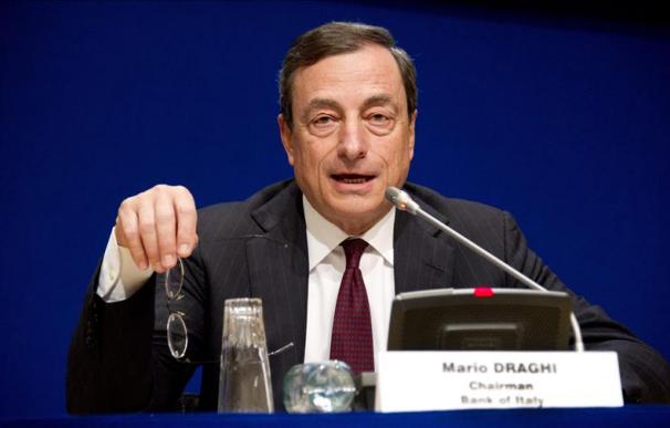 Draghi pide un cambio en los tratados para imponer disciplina fiscal