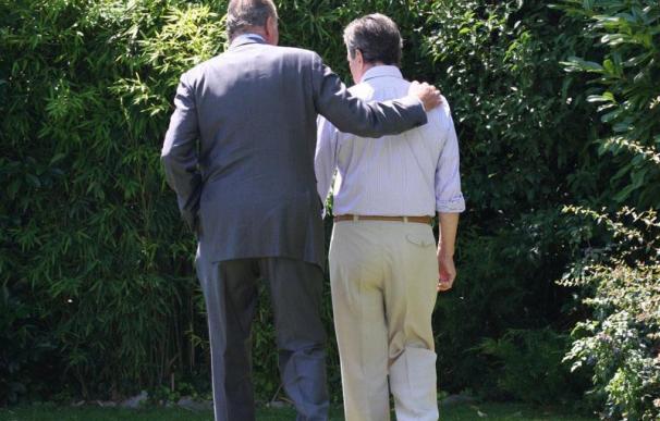 El Rey y Adolfo Suárez, en una foto tomada por el hijo del expresidente en 2008. Archivo.