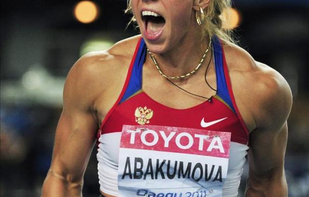 Abakumova da a Rusia el primer título mundial en jabalina