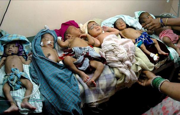 La India investiga la muerte de 11 bebés en dos días en un hospital