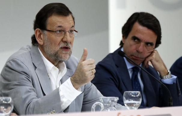 Rajoy se defiende ante Aznar y le dice que "no es justo" hacer balances ahora