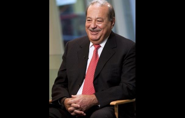 Carlos Slim invierte más de 890.000 euros en acciones de CaixaBank y ya tiene el 0,178%