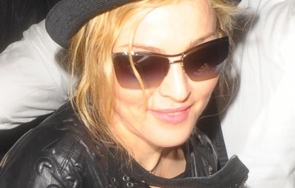 Madonna ayudaba a vestirse a los actores de su nueva película