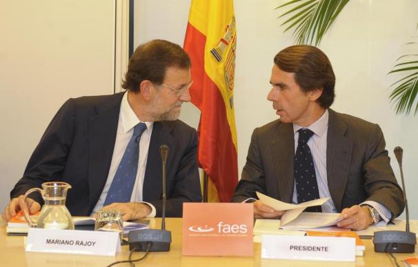 Aznar arropará hoy a Rajoy en la presentación de su libro 'En confianza'