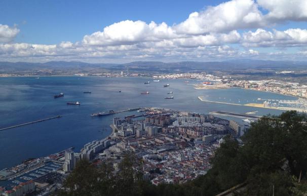 España y Reino Unido, dispuestos a que la CE asista por vez primera a reuniones sobre Gibraltar