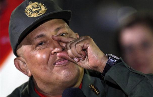 Chávez sale del hospital "inmejorable" y pensando en 2012