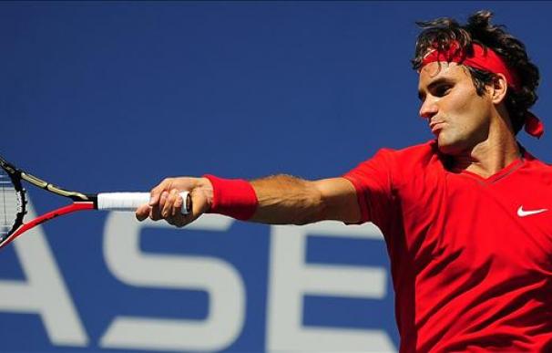 Federer solventa por la vía rápida su duelo ante el israelí Sela