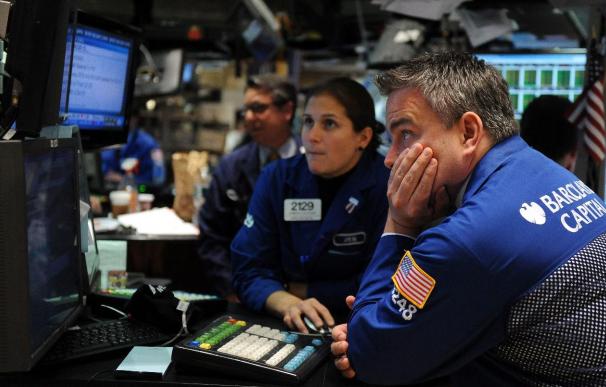 Wall Street se hunde en terreno negativo y cierra con una caída del 3,51 por ciento