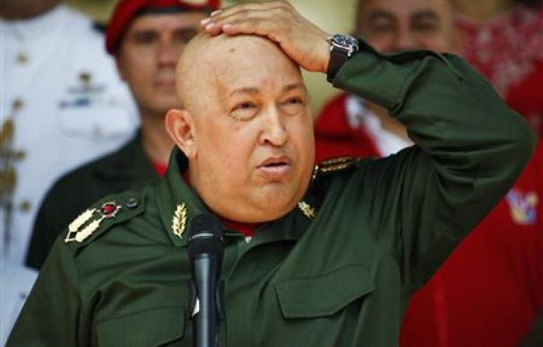 Hugo Chávez dice que ha terminado la quimioterapia con éxito