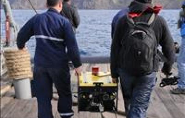 Ministro chileno dice que "hoy se encontraron restos humanos" tras el accidente del avión