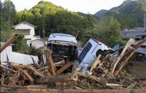 Las víctimas del tifón "Talas" aumentan a 49 muertos y 55 desaparecidos
