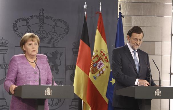 Rajoy volverá a contactar este lunes con Merkel para mantener una charla más tranquila tras su victoria electoral