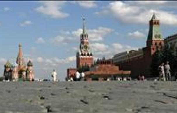 Desalojan y cierran al público la Plaza Roja de Moscú para evitar una protesta