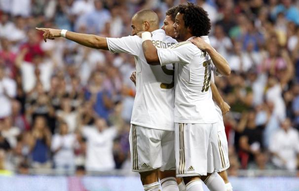 Marcelo celebra el gol de Karim Benzema ante el Getafe
