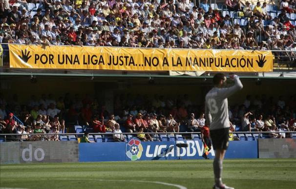 Aficionados del Villarreal reivindican una "liga justa" en El Madrigal