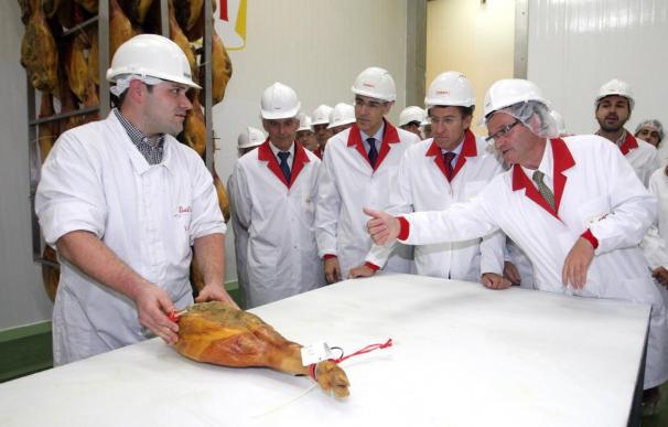 Coren prevé producir este año en sus nuevas instalaciones de Lugo 25.000 jamones de gama selecta