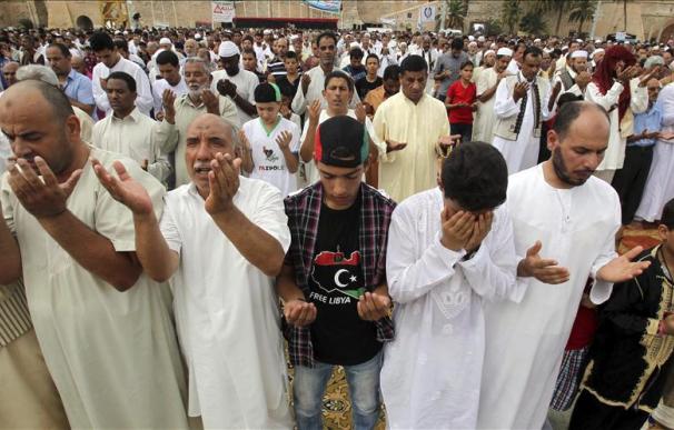 Miles de libios celebran la liberación de Trípoli mientras los rebeldes entran en Bani Walid