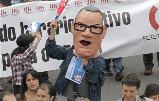 Miles de docentes salen a la calle contra los "recortes" de la Xunta