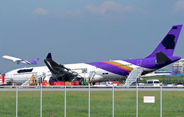 Thai Airways decidió ocultar su logo y nombre de un avión accidentado durante el aterrizaje.