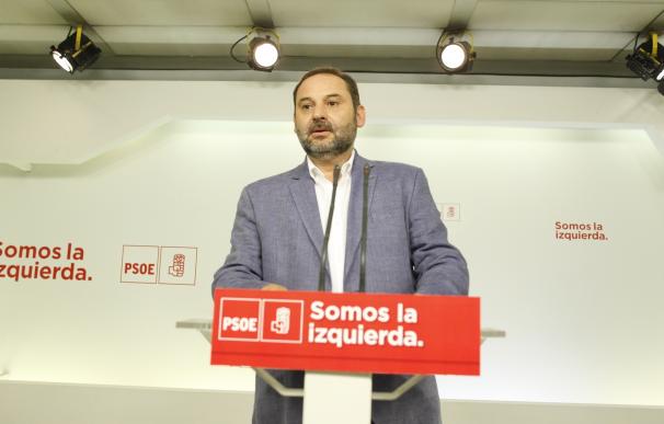 El PSOE ve "abusivo" e "impresentable" el uso de medios públicos por parte de Dastis durante sus vacaciones en Ecuador