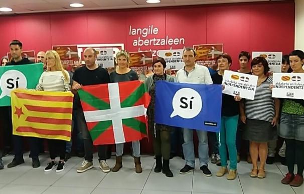 LAB se solidariza con el pueblo catalán con motivo de la Diada con movilizaciones en las sedes del sindicato