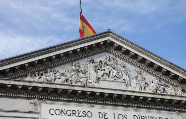 El Congreso se une para condenar "la barbarie" y proclamar que España "nunca dará su brazo a torcer"
