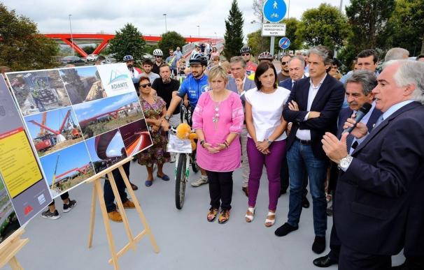Inaugurada la pasarela peatonal-ciclista entre Montaña y Raos tras 18 años de reivindicación vecinal