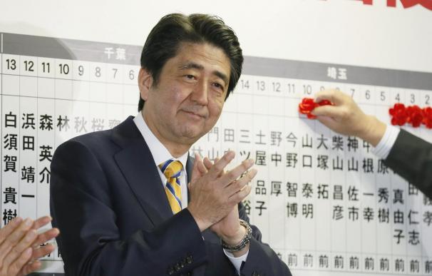 "Abenomics" sale reforzado de unos comicios con mínimo de participación
