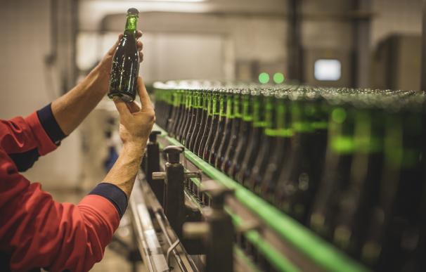 Controlada la fuga de amoniaco en la fábrica de Cervezas Alhambra, que recobra la normalidad